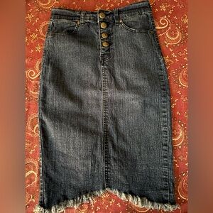 AQ Size 5 Women’s Frayed Hem Denim Skirt 25” Waist 22” Length